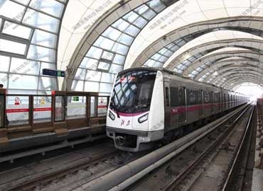 U型-一體式-縫隙式線性排水溝在軌道交通排水上的應用_源景科技