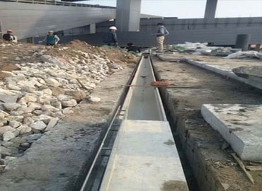 側(cè)縫成品排水溝設(shè)計符合人們的審美觀念