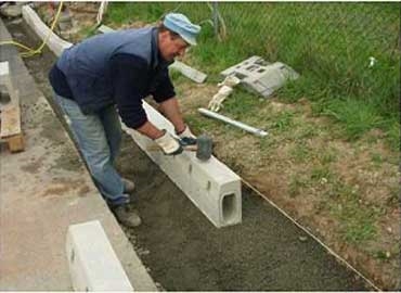 什么是路緣石排水溝？