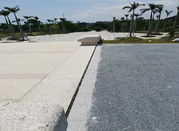  成品樹脂排水槽在材質(zhì)、安裝和外形上的優(yōu)勢(shì)有哪些？