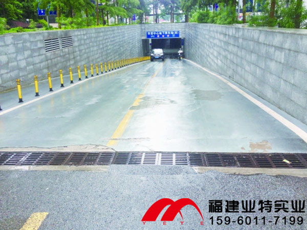 停车场排水沟.jpg